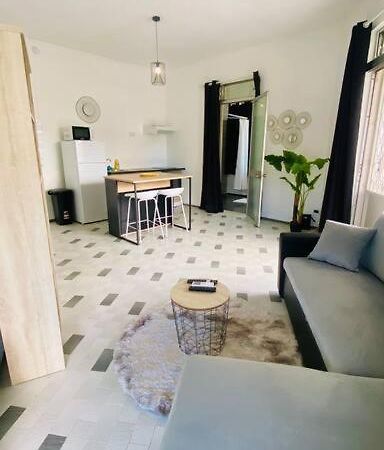 Urban Zen Appart Spacieux Studio Atypique Avec Bain A Remous Proche De Tout Пуэнт-а-Питр Экстерьер фото