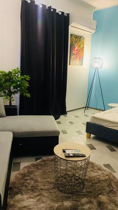 Urban Zen Appart Spacieux Studio Atypique Avec Bain A Remous Proche De Tout Пуэнт-а-Питр Экстерьер фото