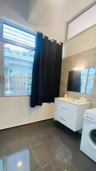 Urban Zen Appart Spacieux Studio Atypique Avec Bain A Remous Proche De Tout Пуэнт-а-Питр Экстерьер фото