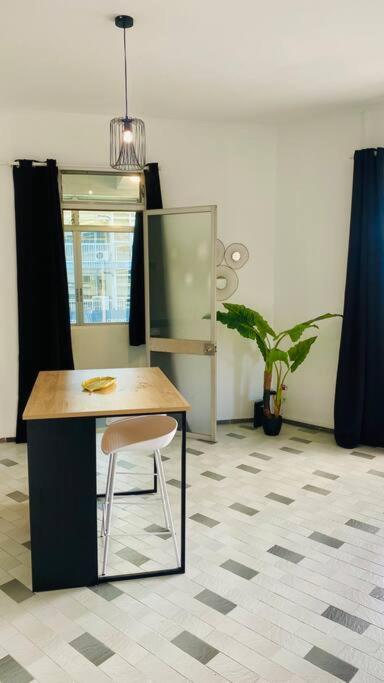 Urban Zen Appart Spacieux Studio Atypique Avec Bain A Remous Proche De Tout Пуэнт-а-Питр Экстерьер фото