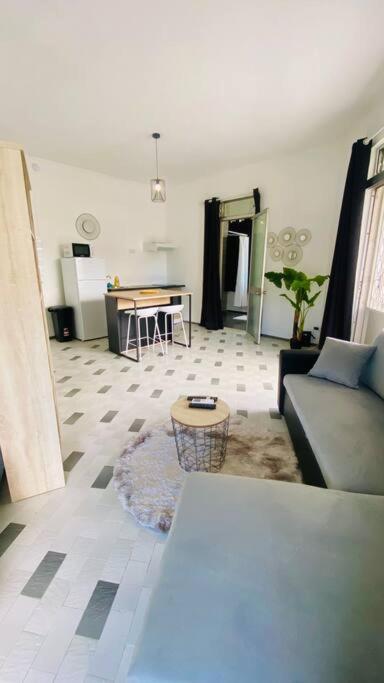 Urban Zen Appart Spacieux Studio Atypique Avec Bain A Remous Proche De Tout Пуэнт-а-Питр Экстерьер фото